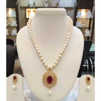 Attractive  pearl Necklaces   
